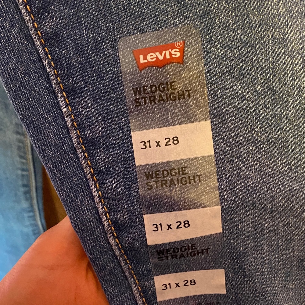 Levi's Woman’s Indigo Straight Jeans - Picture 2 of 10